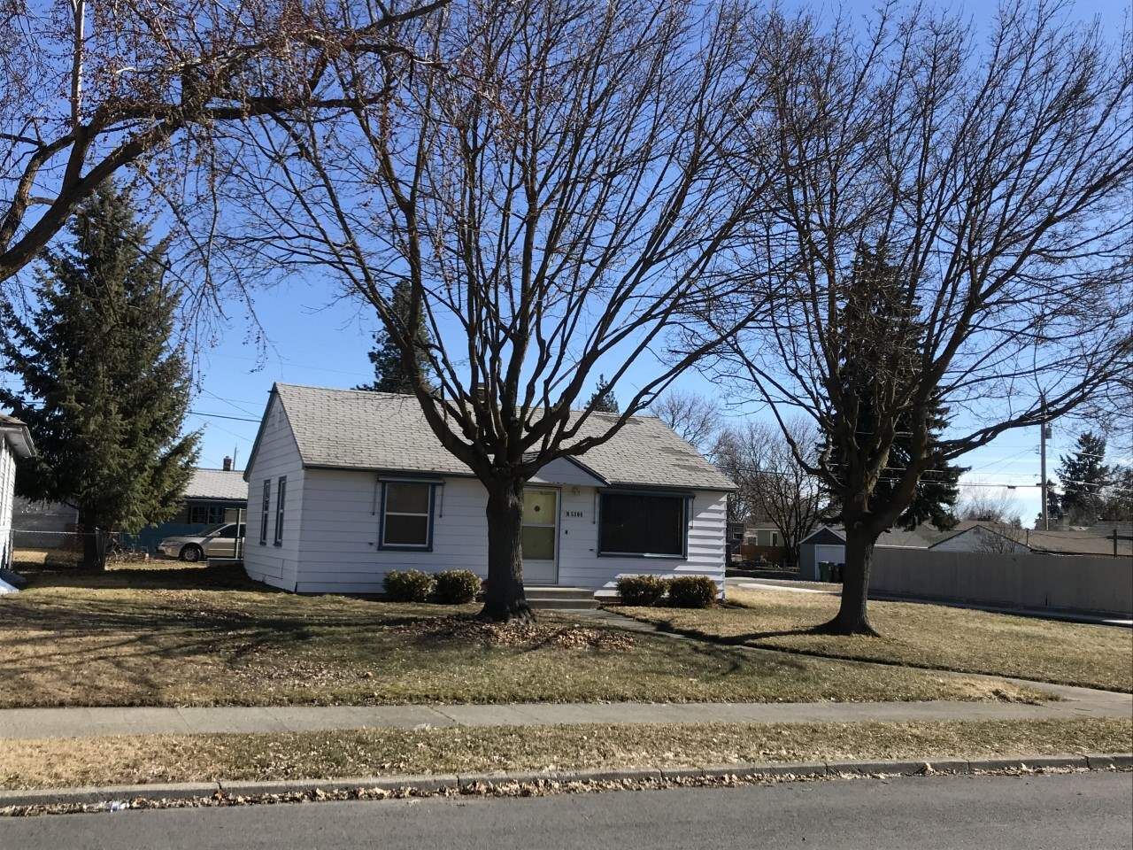 Property Photo: 5304 N Hawthorne St WA 99205-5471