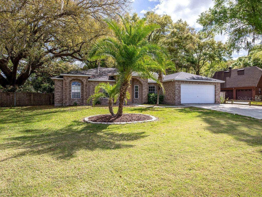 Property Photo:  811 Freemans Farm Road  FL 32720 