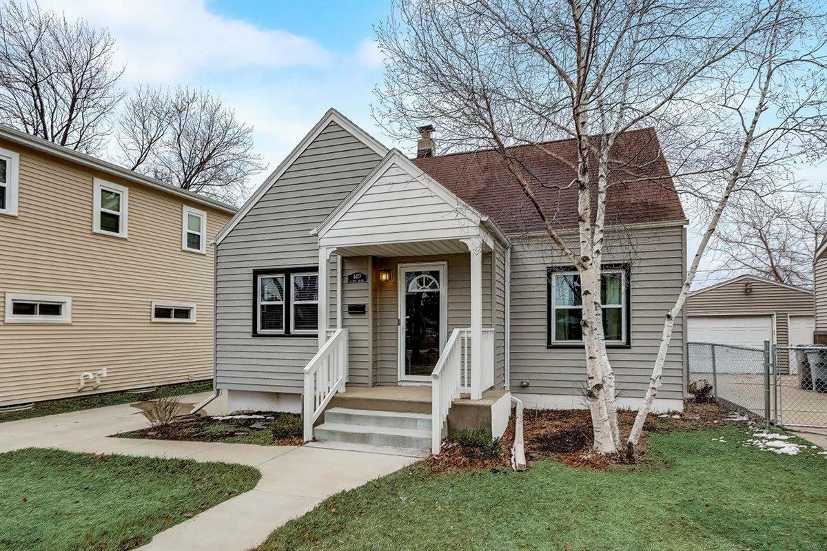 Property Photo:  4427 S Pine Ave  WI 53207 