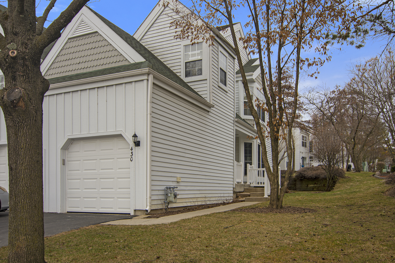 Property Photo:  430 Edgewater Lane  IL 60084 