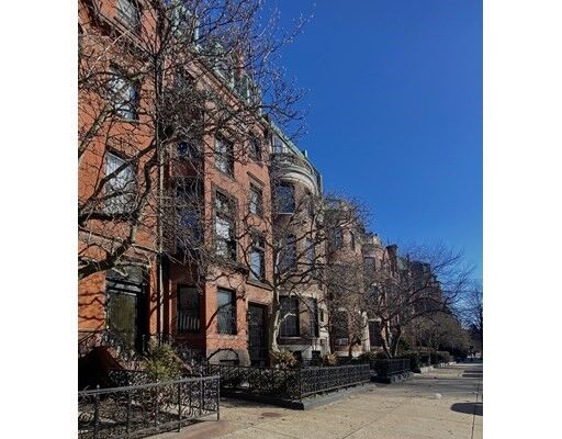 Property Photo:  207 Commonwealth Ave 10  MA 02116 