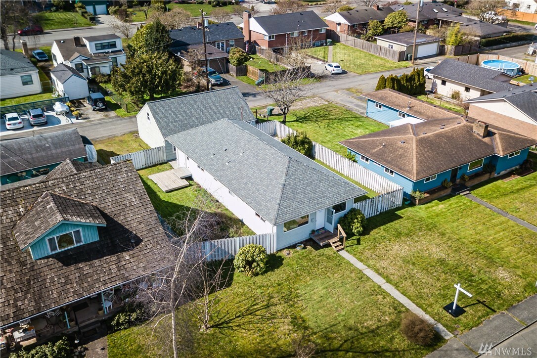 Property Photo:  820 Wetmore Ave  WA 98201 