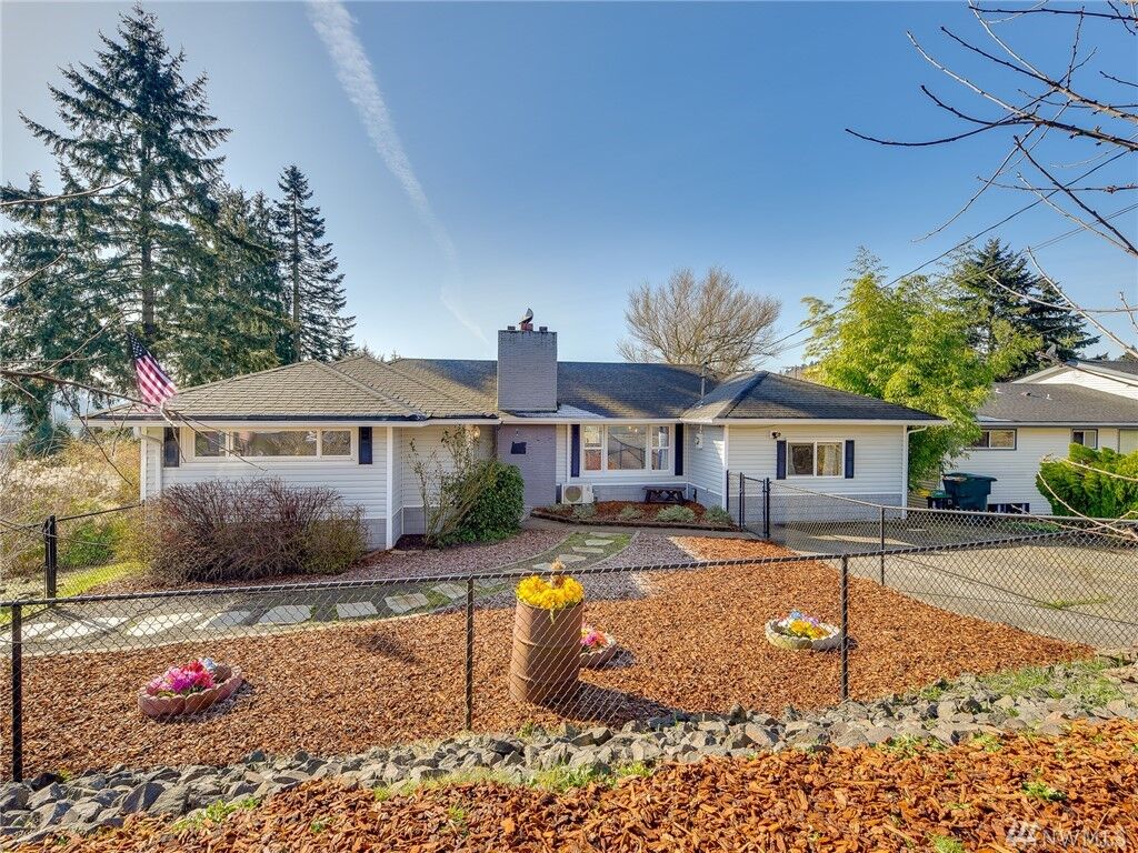 Property Photo:  124 Mountain View Dr  WA 98632 