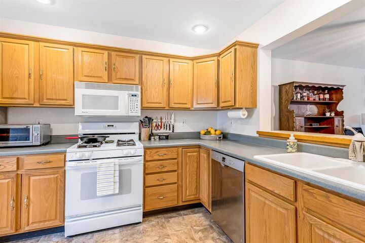 Property Photo:  6 Chelsea Place  VT 05495 