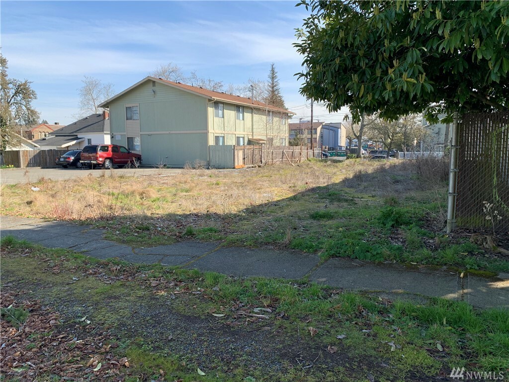 Property Photo: 618 S Steele St WA 98405