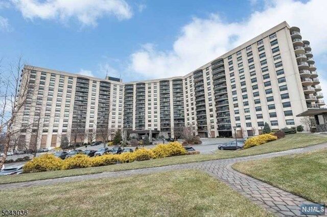 Property Photo:  2 Claridge Drive Kw  NJ 07044 