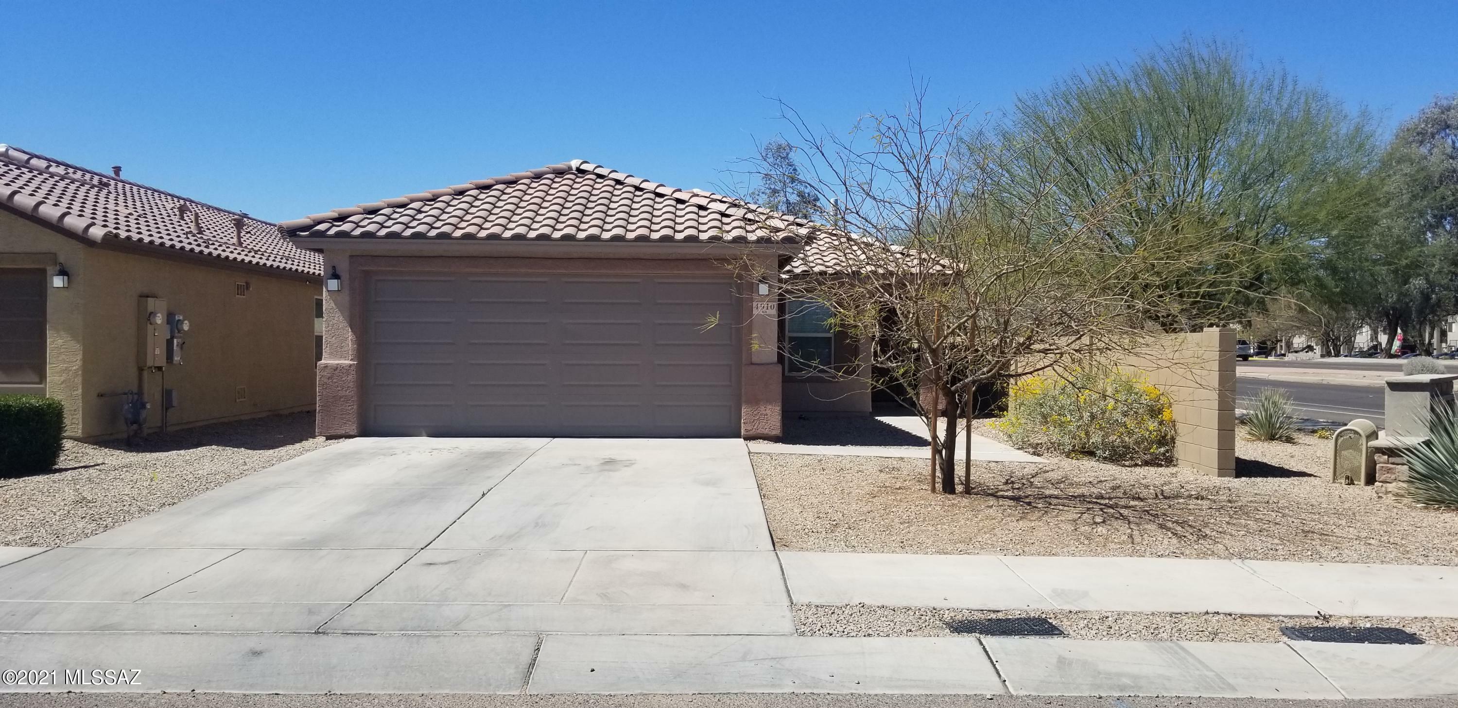 Property Photo:  4910 S River Run Drive  AZ 85746 