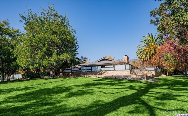 Property Photo: 625 W Kenneth Road CA 91202