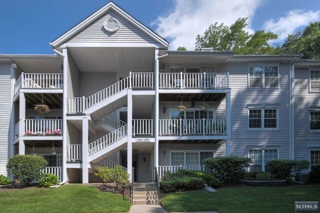 Property Photo: 858 Juniper Way NJ 07430