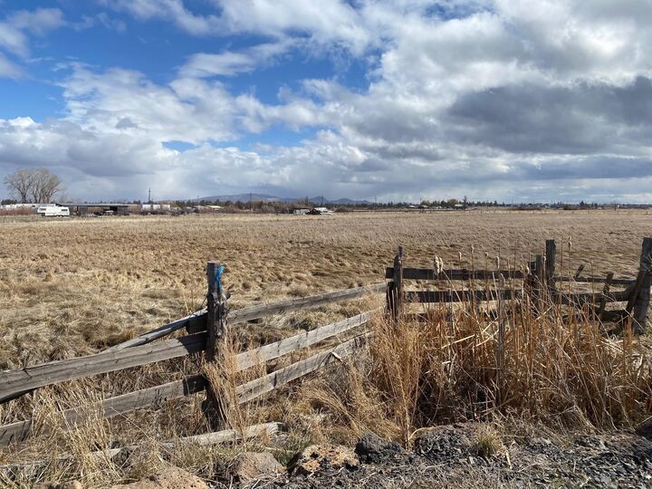 350 NE Oneil Way  Redmond OR 97756 photo