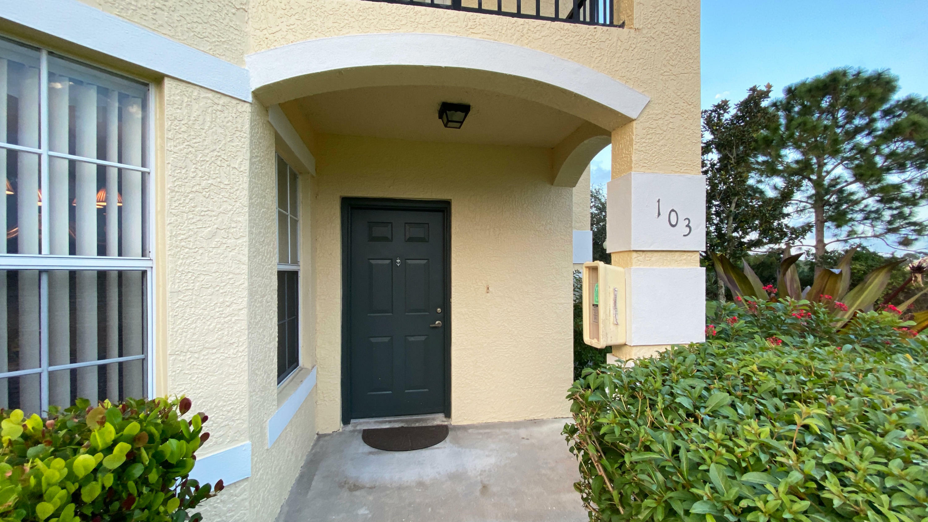 Property Photo:  124 SW Peacock Boulevard 13-103  FL 34986 