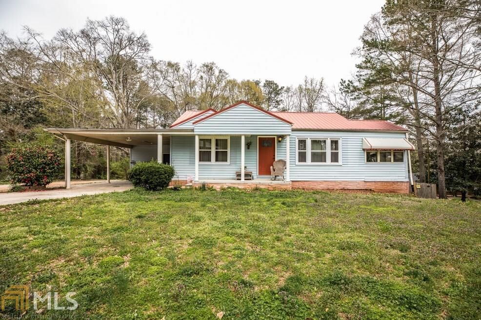 Property Photo:  132 West White St  GA 30117 