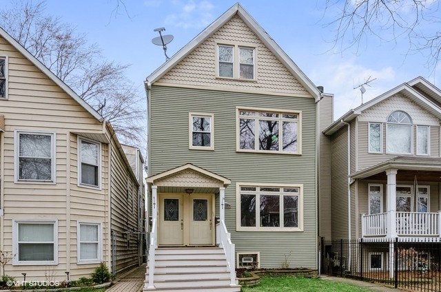 Property Photo:  1950 W Berwyn Avenue  IL 60640 