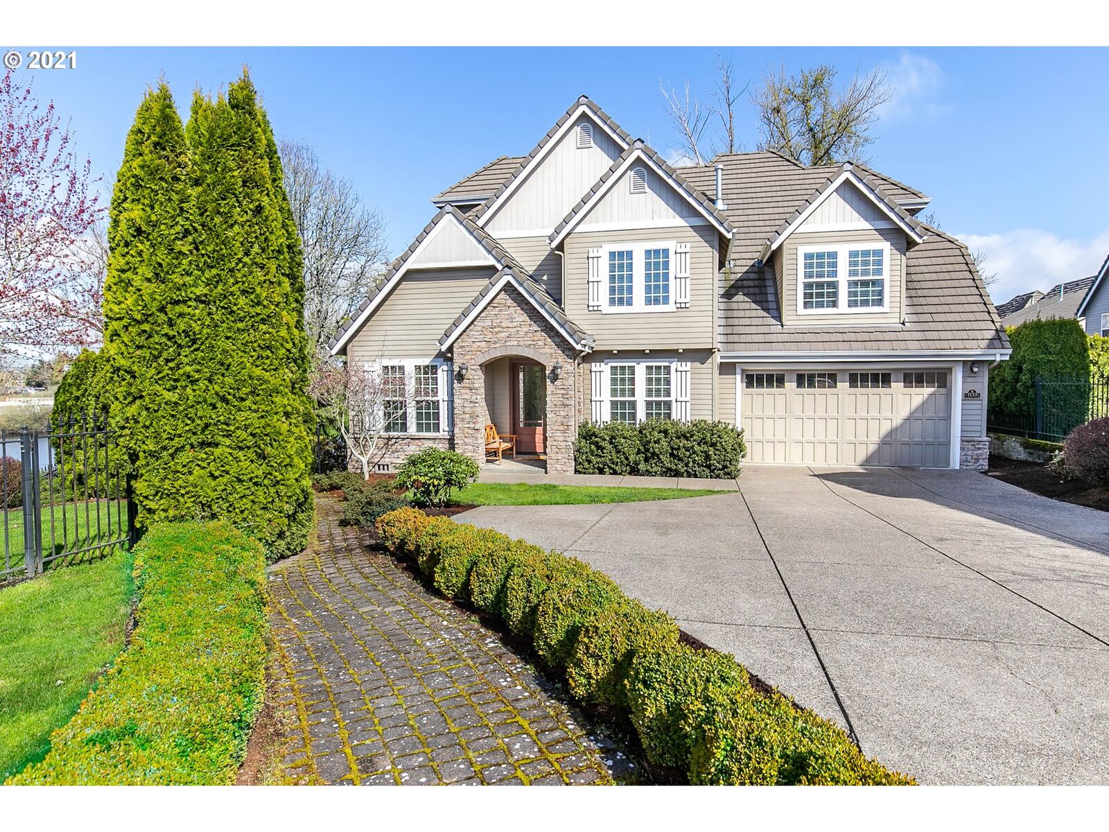 Property Photo:  1133 Skylark Ln  OR 97401 