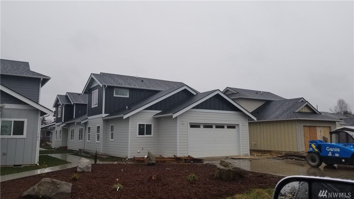 Property Photo: 640 E St WA 98230