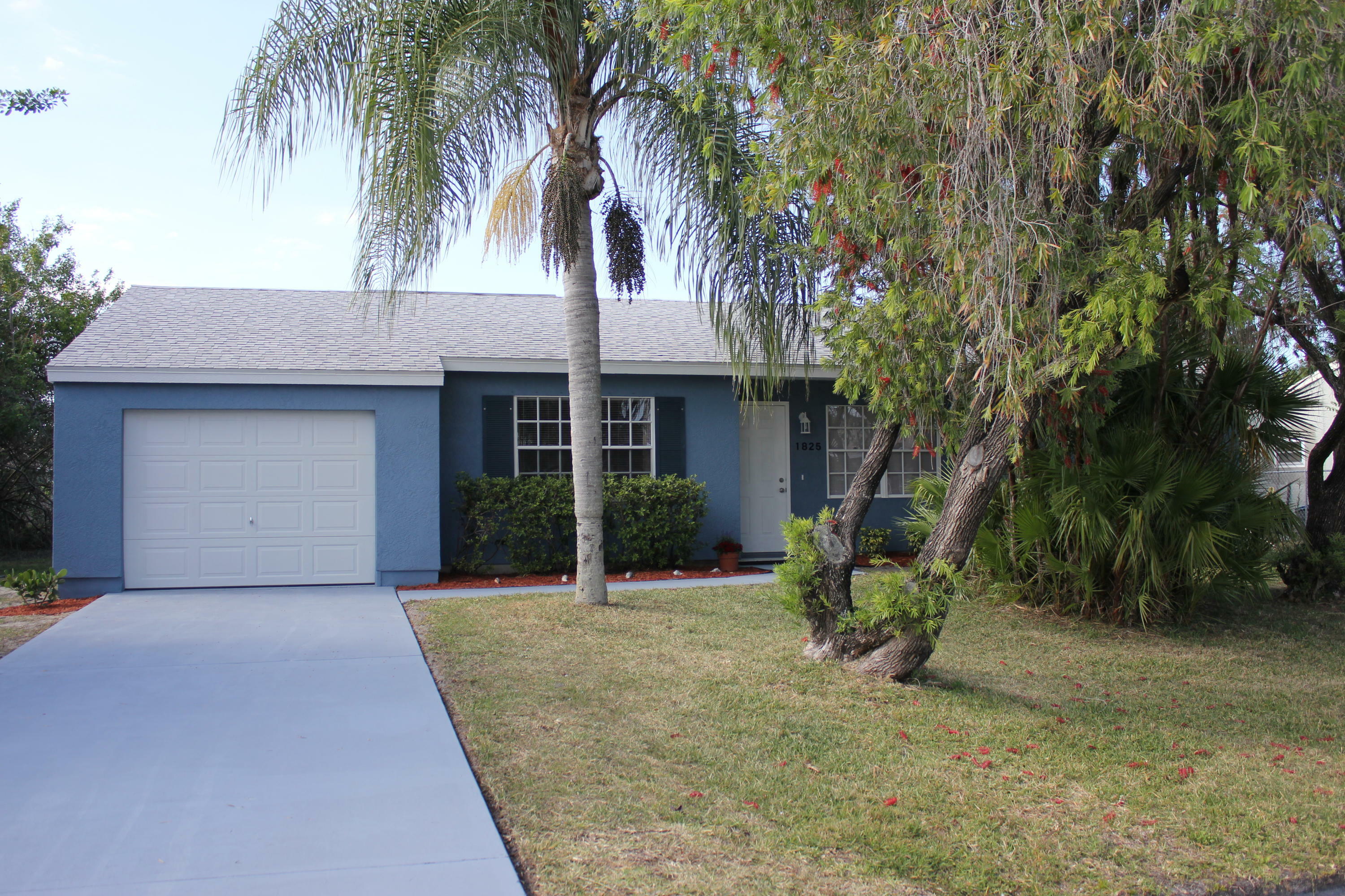 Property Photo:  1825 SE Mandrake Circle  FL 34952 