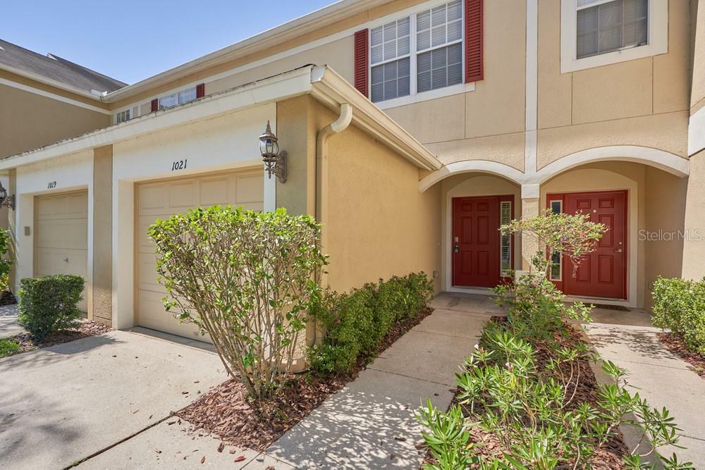 Property Photo: 1021 Vista Cay Court FL 33511