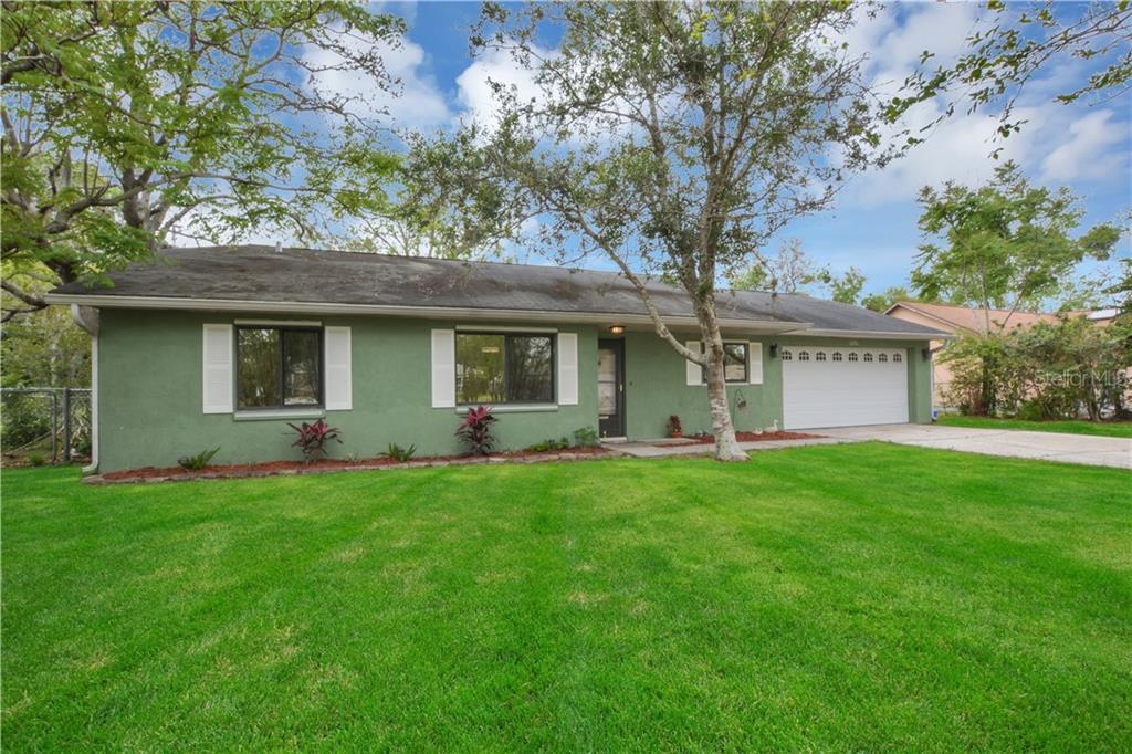 Property Photo: 1090 Leeward Dr FL 32738