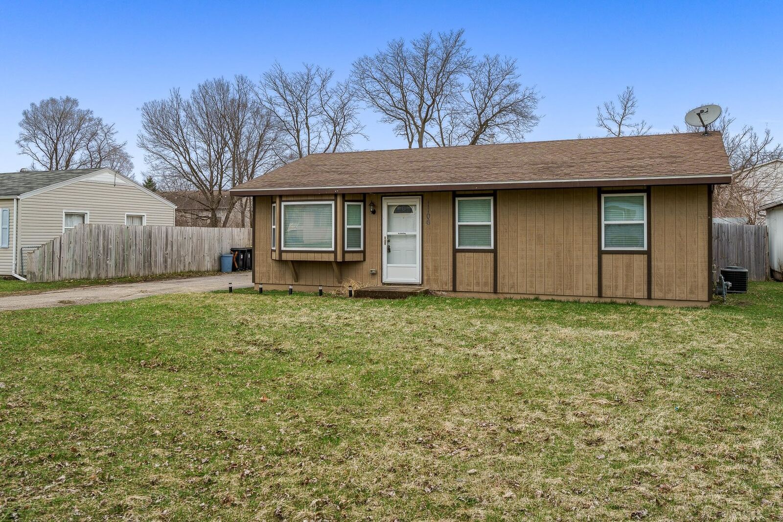 Property Photo: 1106 Emerald Lane IL 61115