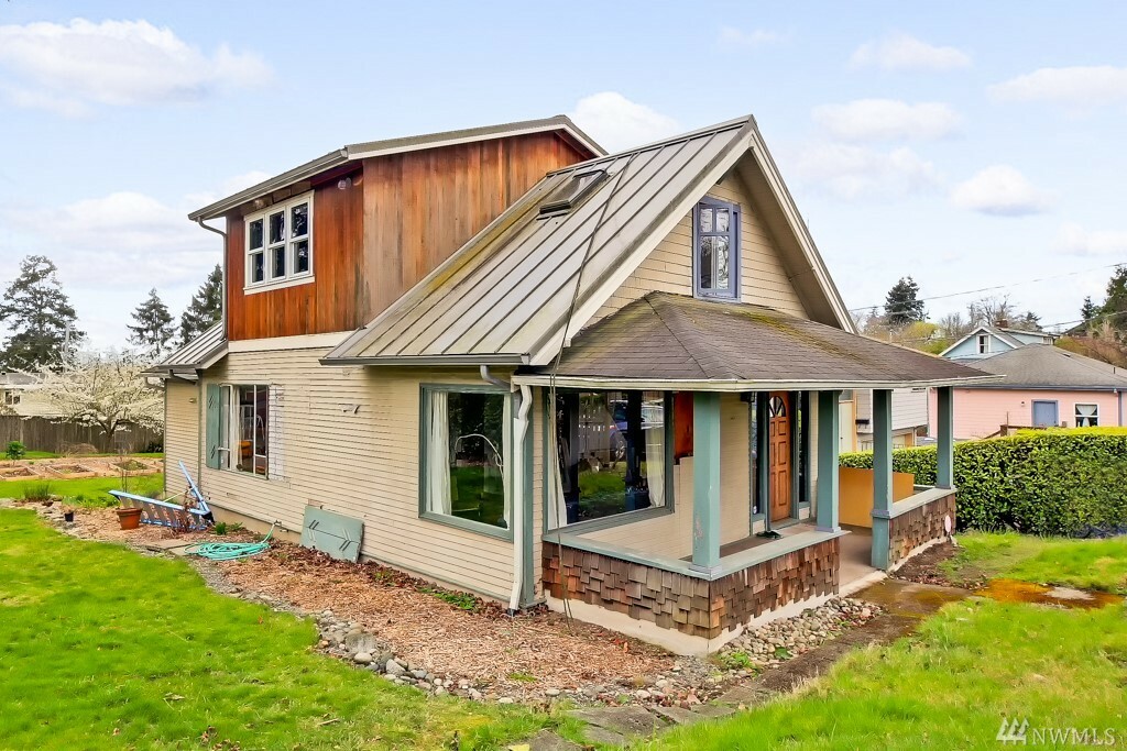 Property Photo:  4717 S Bennett St  WA 98118 