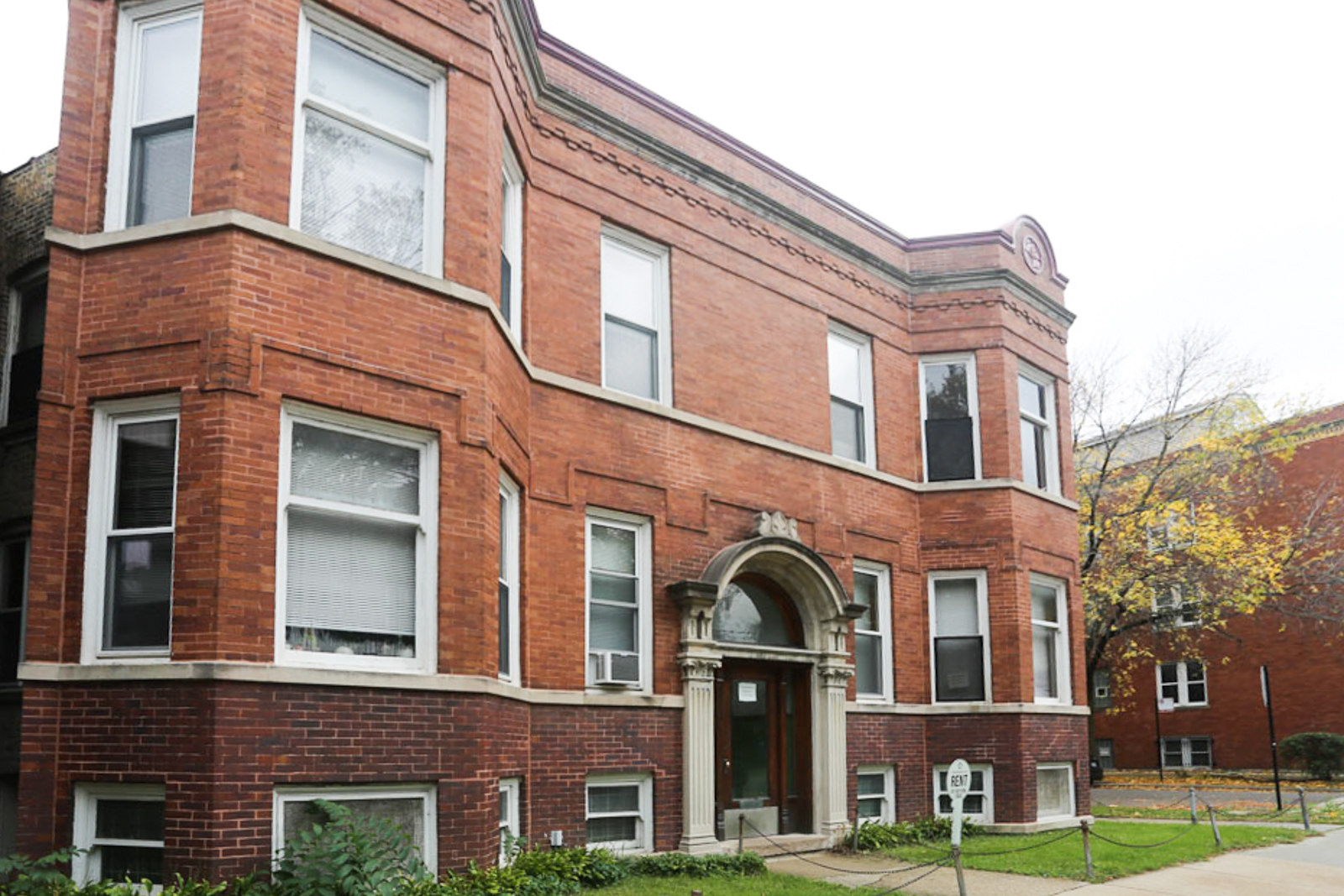 Property Photo: 2703 N Sacramento Avenue 2 IL 60647