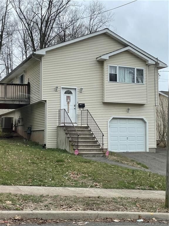 Property Photo:  49 Andrews Street  CT 06451 
