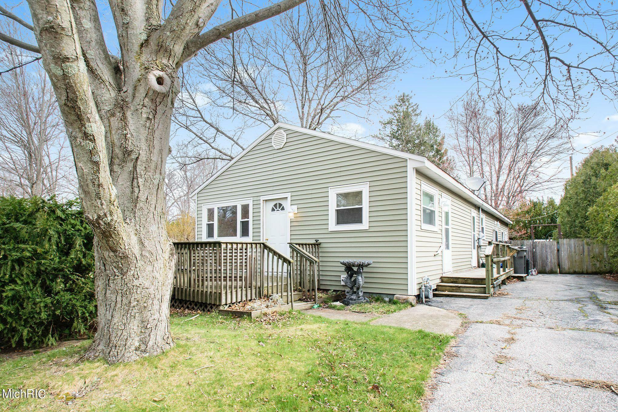 Property Photo:  203 S Clinton Street  MI 49117 