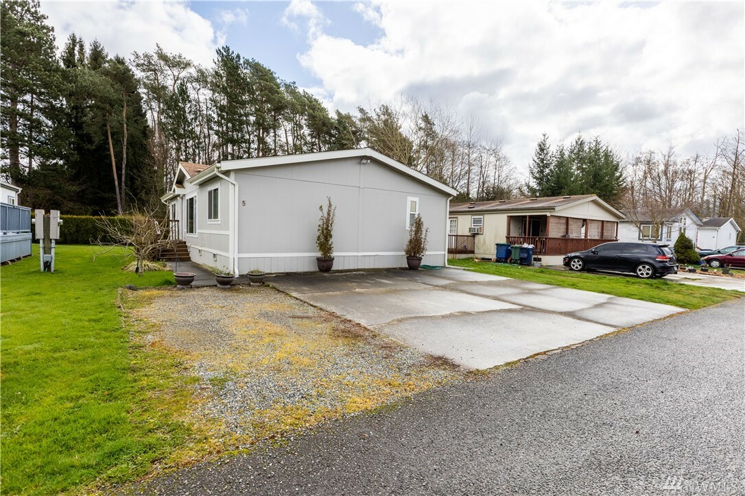 Property Photo:  600 N Reed St 5  WA 98284 