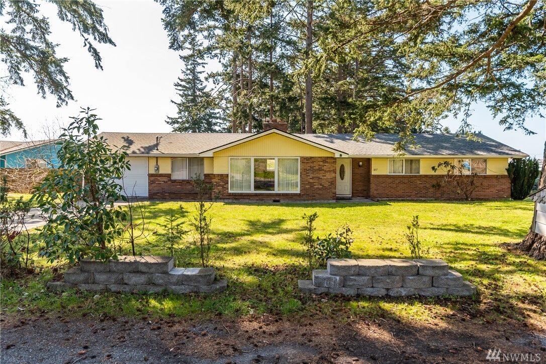 Property Photo:  387 NE O'Leary St  WA 98277 