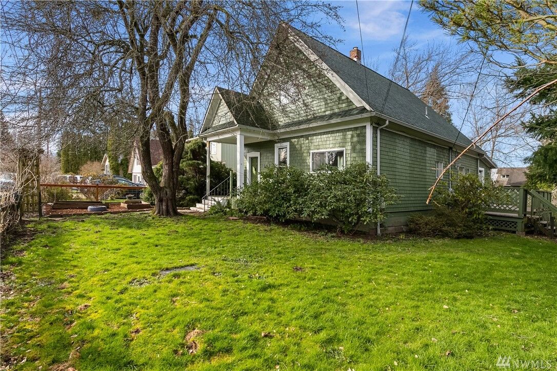 Property Photo:  2735 Michigan St  WA 98226 