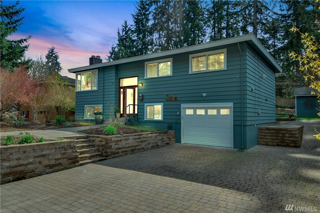 Property Photo:  4406 237 Place SW  WA 98043 