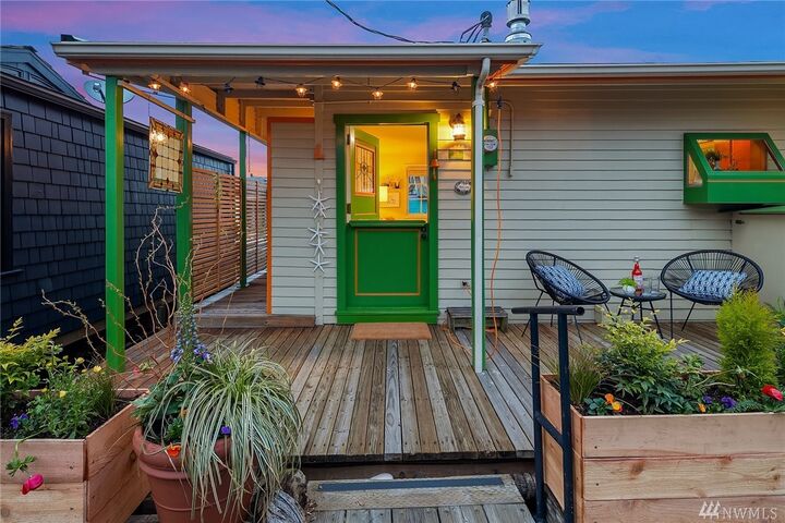 Property Photo:  2019 Fairview Ave E L  WA 98102 