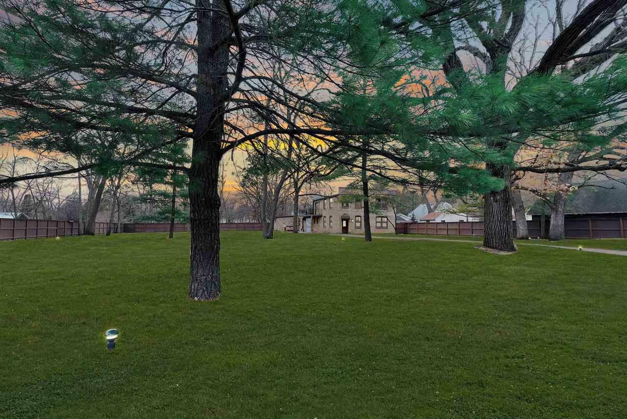 Property Photo: 834 Howes Dr WI 53511