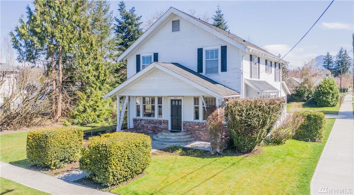 Property Photo:  202 4th St  WA 98294 