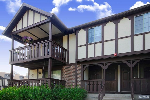 Property Photo:  2909 Hemingway Lane  NJ 07430 