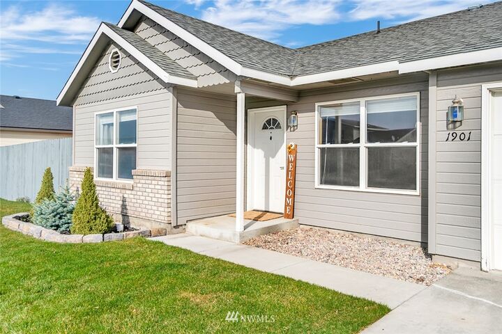 Property Photo:  1901  Palo Verde Street  WA 98837 