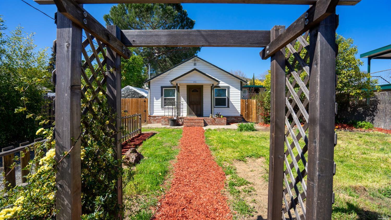 Property Photo:  742 S Oak Street  CA 95482 