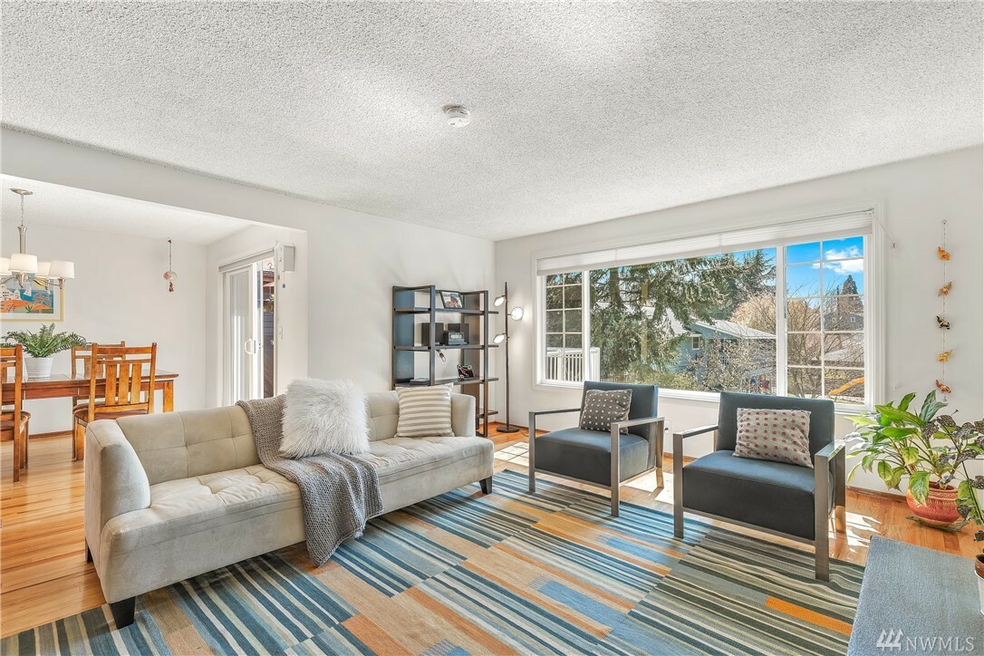 Property Photo: 219 NE 90th St WA 98115
