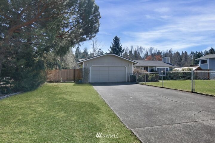 Property Photo:  7714  211 Street E  WA 98387 