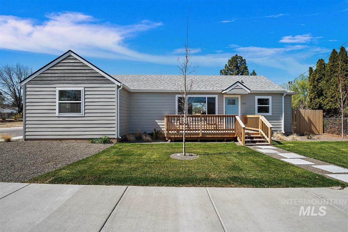 Property Photo:  2215 S Sumac St  ID 83706 