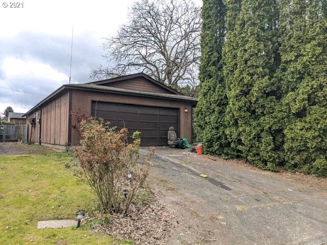 Property Photo: 2630 NE Saratoga St OR 97211