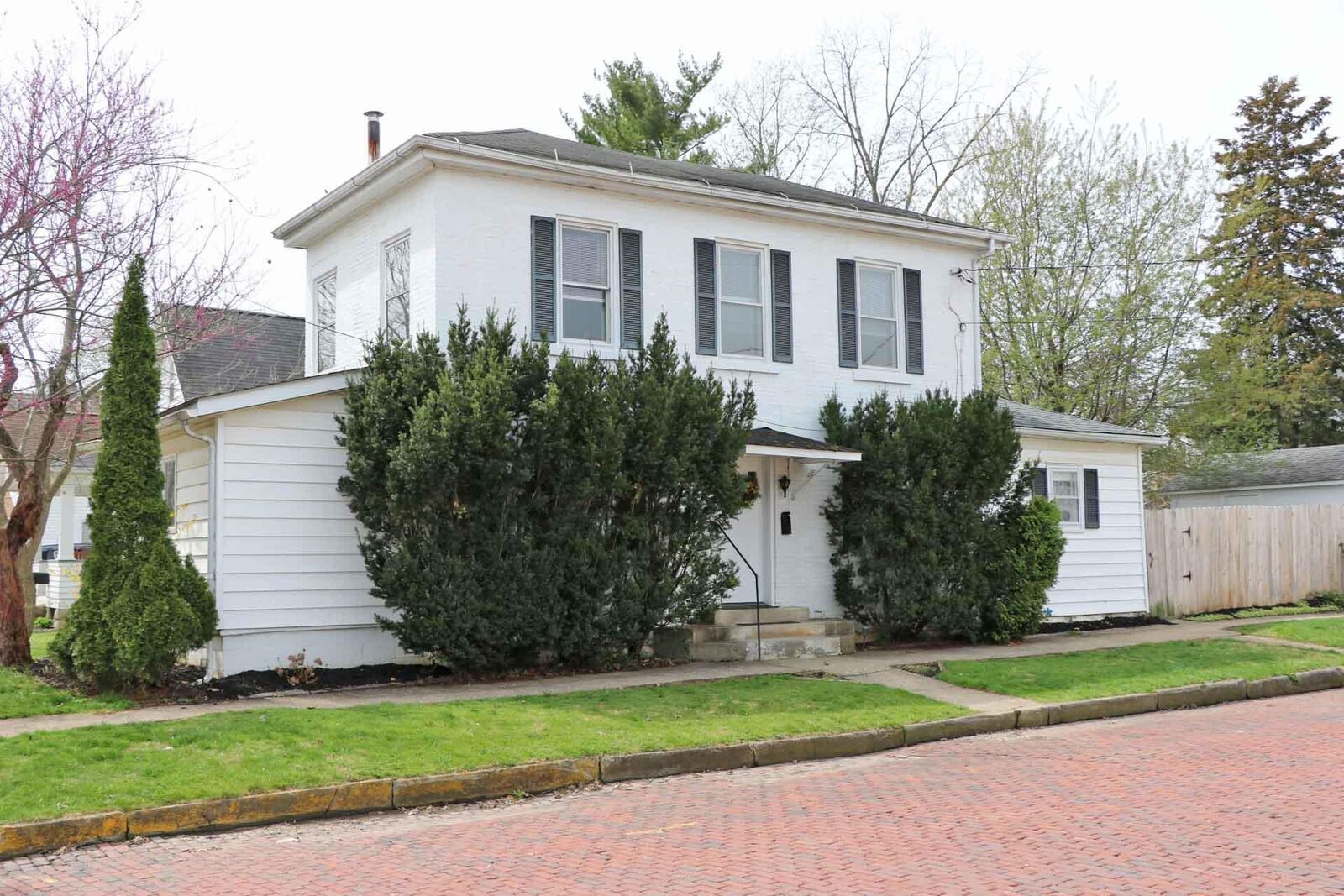 Property Photo: 618 E Vine Street OH 43050