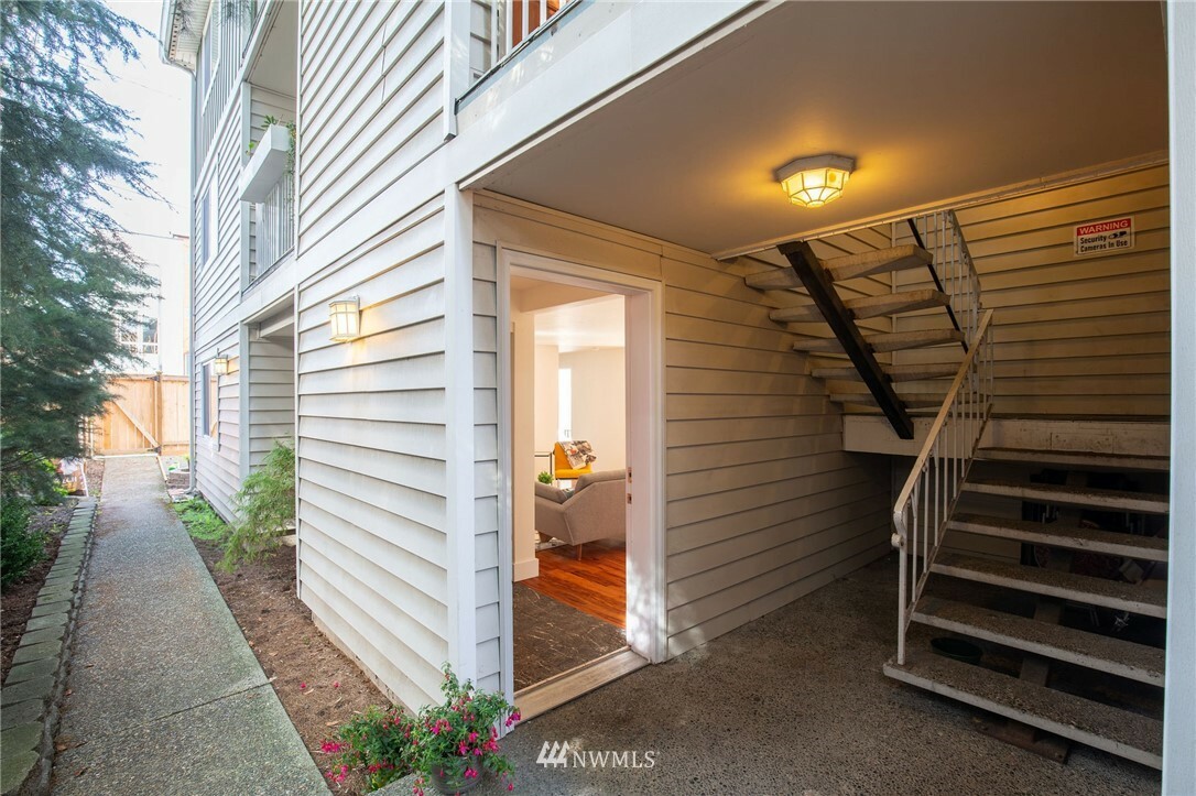 Property Photo:  633 NW 85th Street 101  WA 98117 