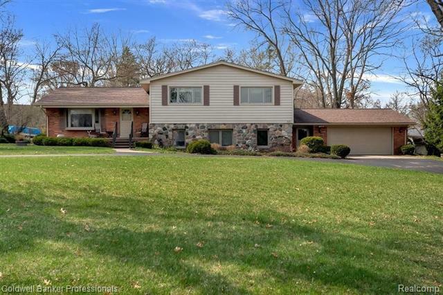 Property Photo: 520 Shady Oaks St MI 48362