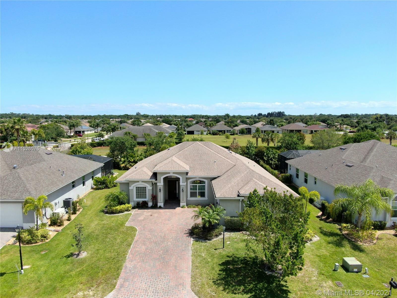 Property Photo:  703 SW Fortunella Cir SW  FL 32968 