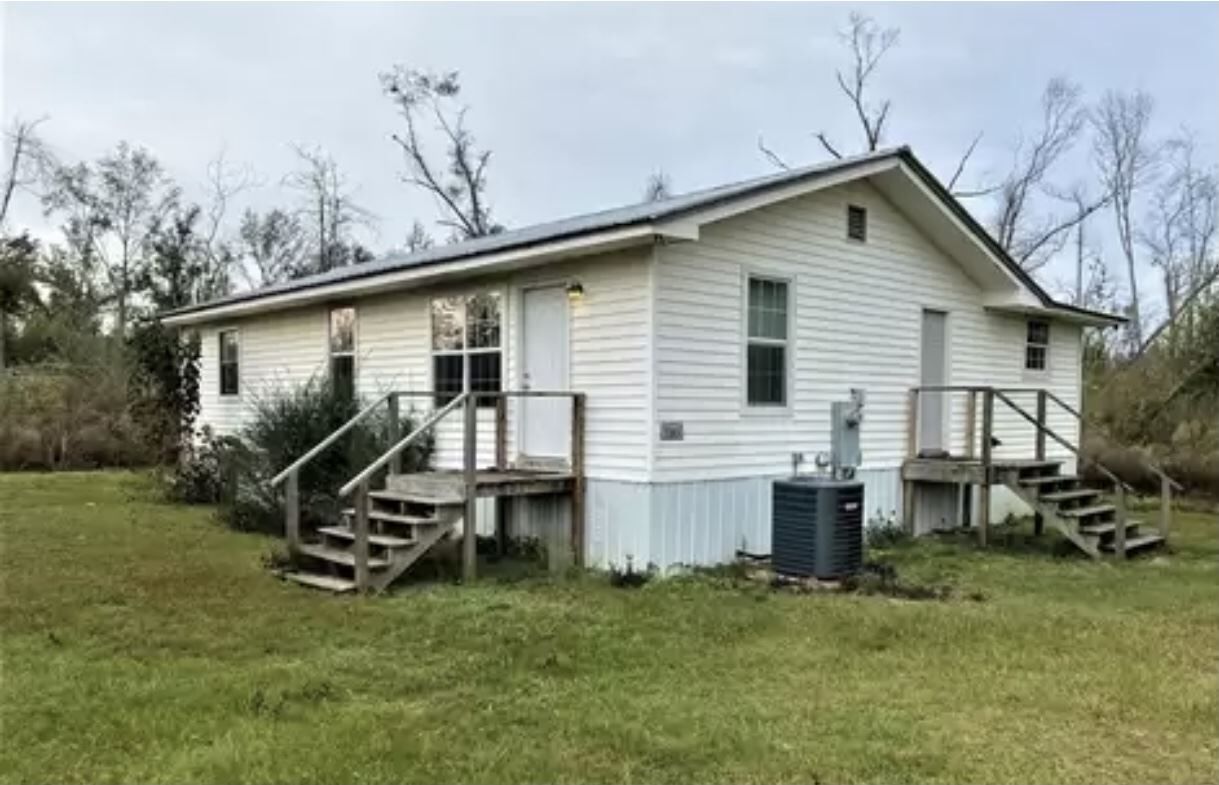 Property Photo: 7283 Old Spanish Trail FL 32442-0
