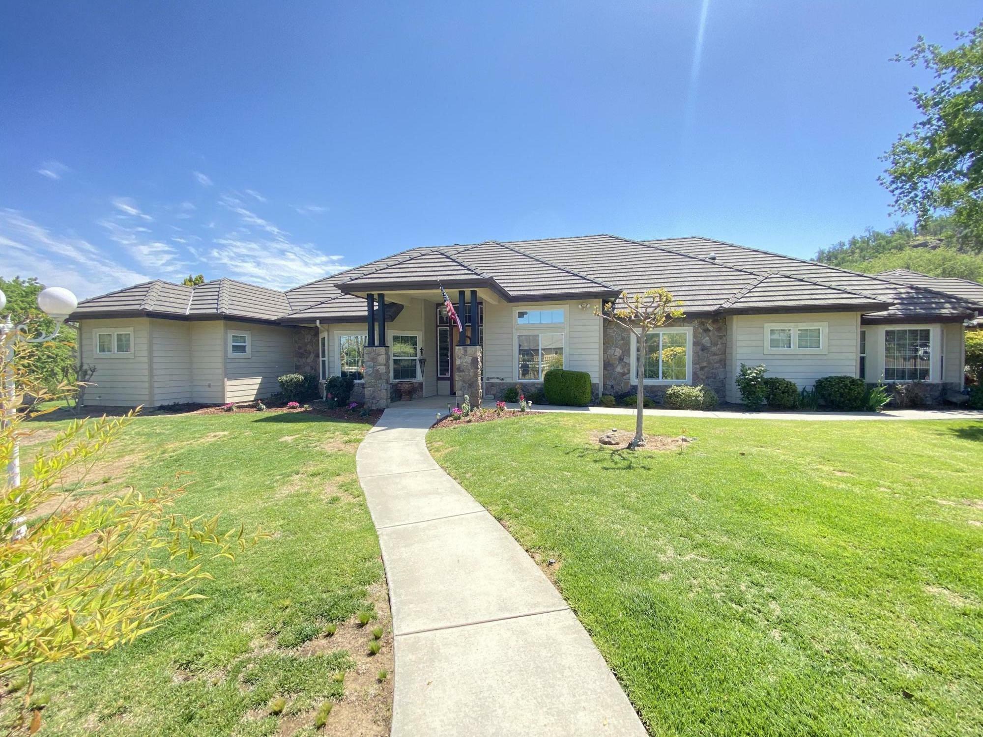 Property Photo:  16258 Roberts Drive  CA 93265 