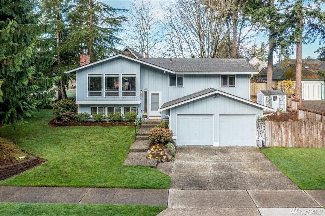 Property Photo:  103 Bremerton Place SE  WA 98059 