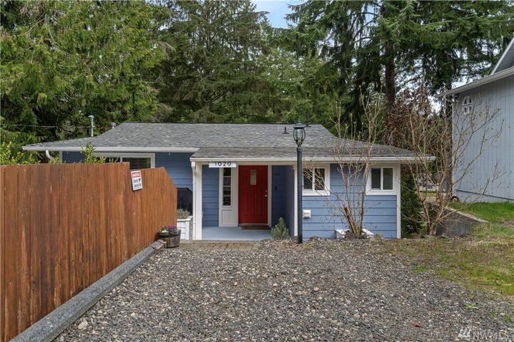 Property Photo: 1020 E Saint Andrews Dr WA 98584