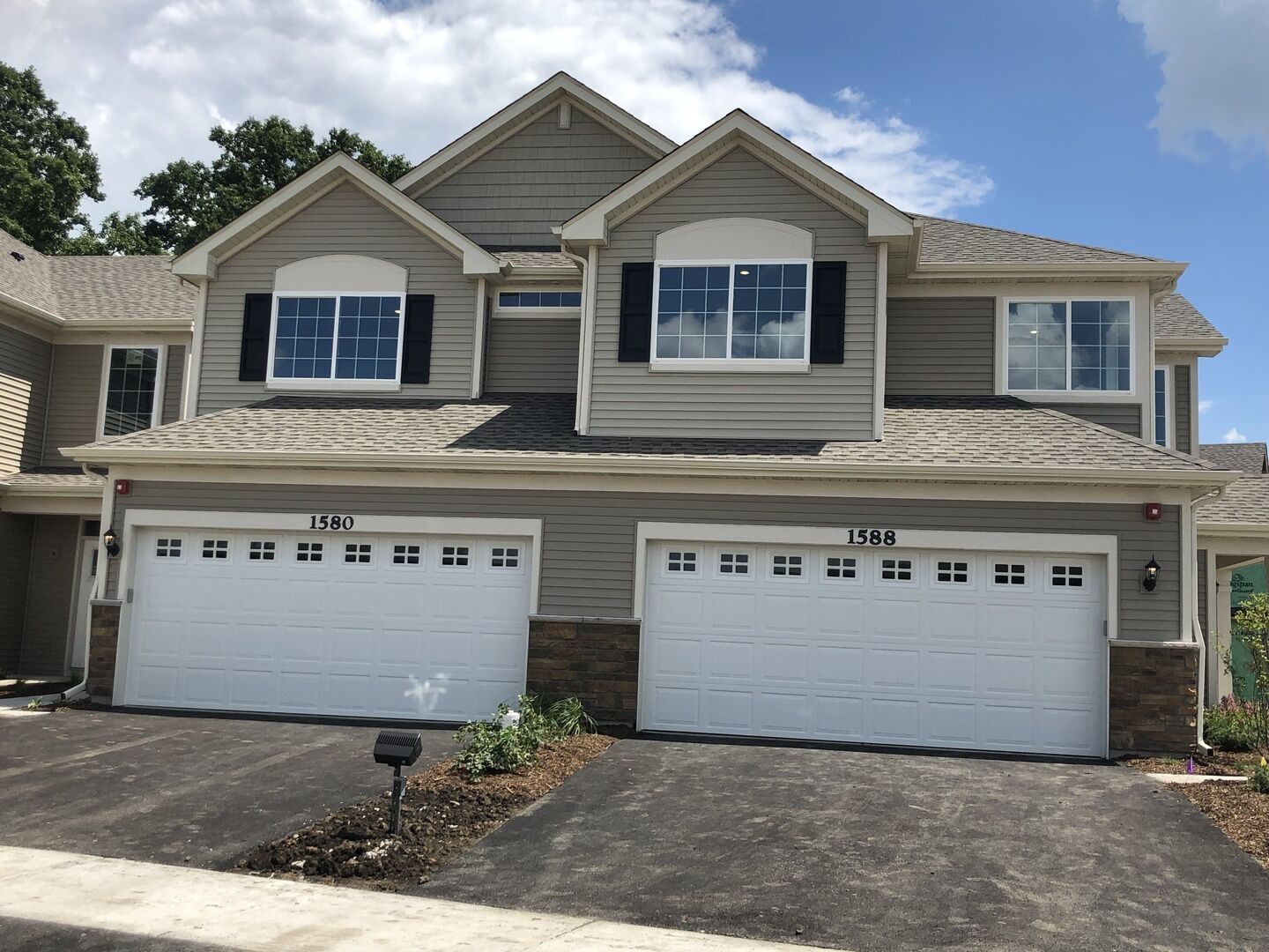 Property Photo:  1573 Kraft Avenue  IL 60510 